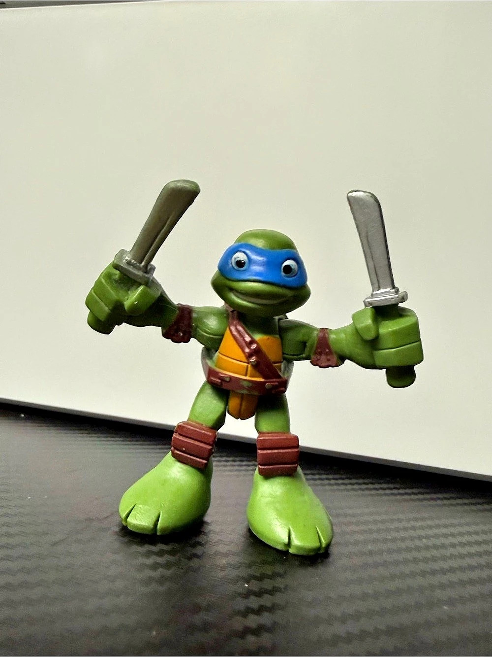 Playmates Teenage Mutant Ninja Turtles Leonardo action figure Green